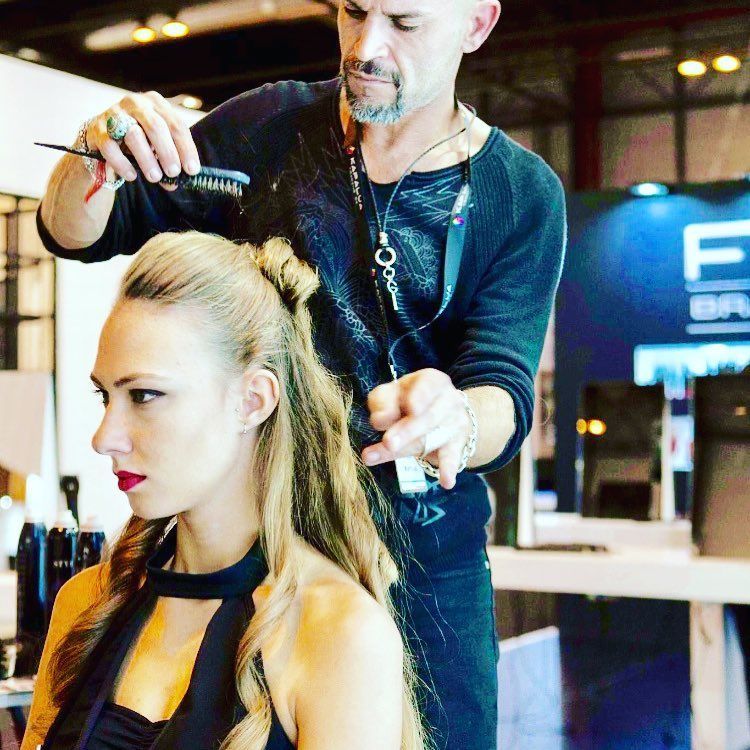 Pedro Ràfols Ruiz trabajando en evento de estilismo profesional